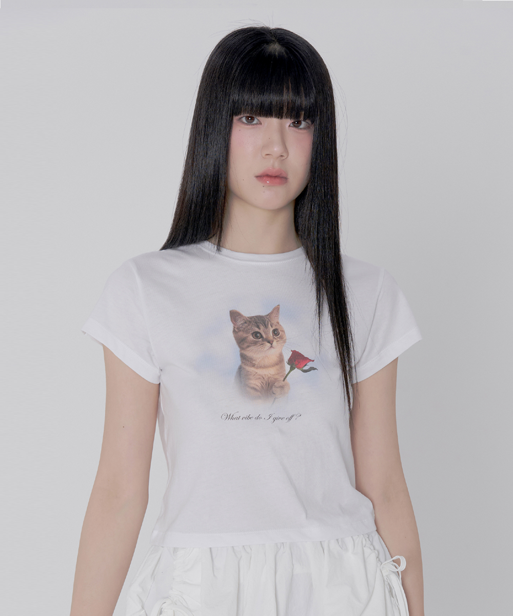 [IBA24WT14WH] CAT WITH A FLOWER T SHIRT